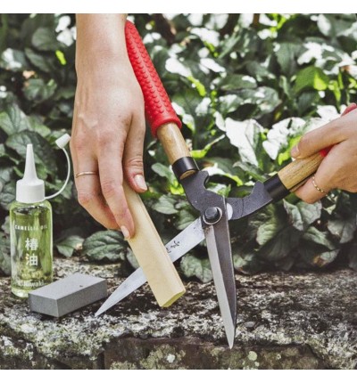 Garden Tool Maintenance: Cleaning, Oiling & Sharpening